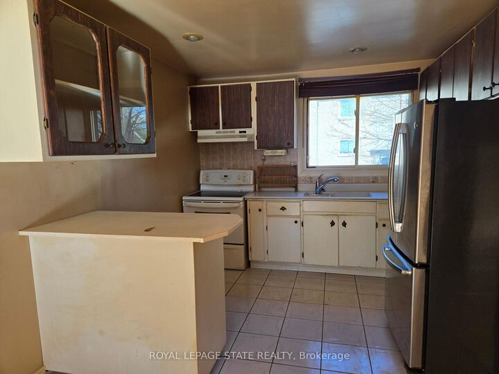 Property Photo:  95 Fonthill Road 2  ON L8V 4Z7 