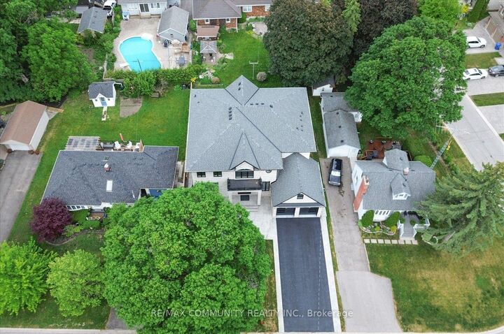 Property Photo: 154 Burkholder Street ON L4A 4J4