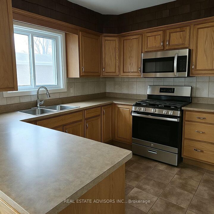 Property Photo: 87 Euclid Avenue ON M1C 1J8