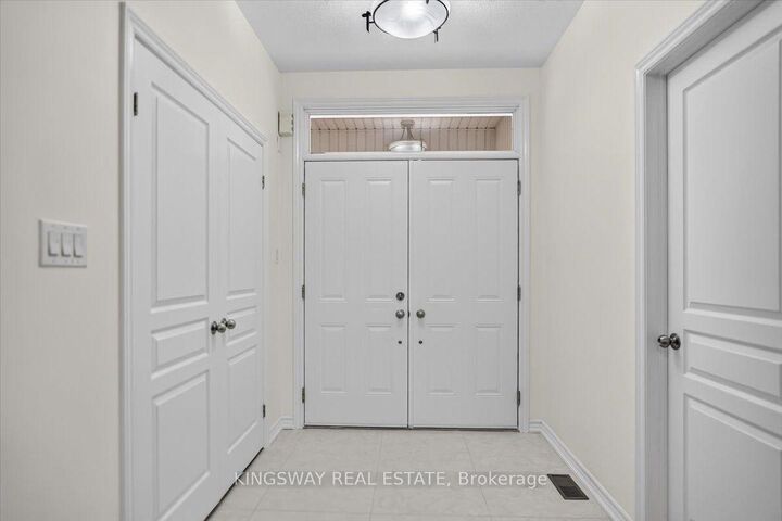 Property Photo: 8 Monkton Circle ON L6Y 0X1