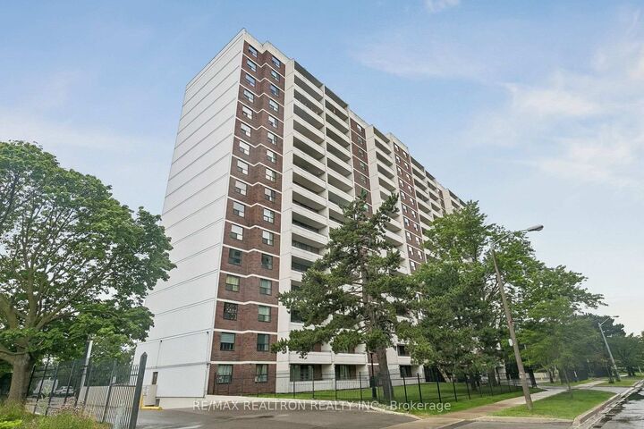 Property Photo:  101 Prudential Drive 205  ON M1P 4S5 