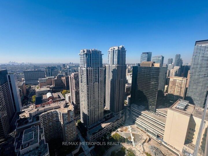 Property Photo: 386 Yonge Street 3911 ON M5B 0A5