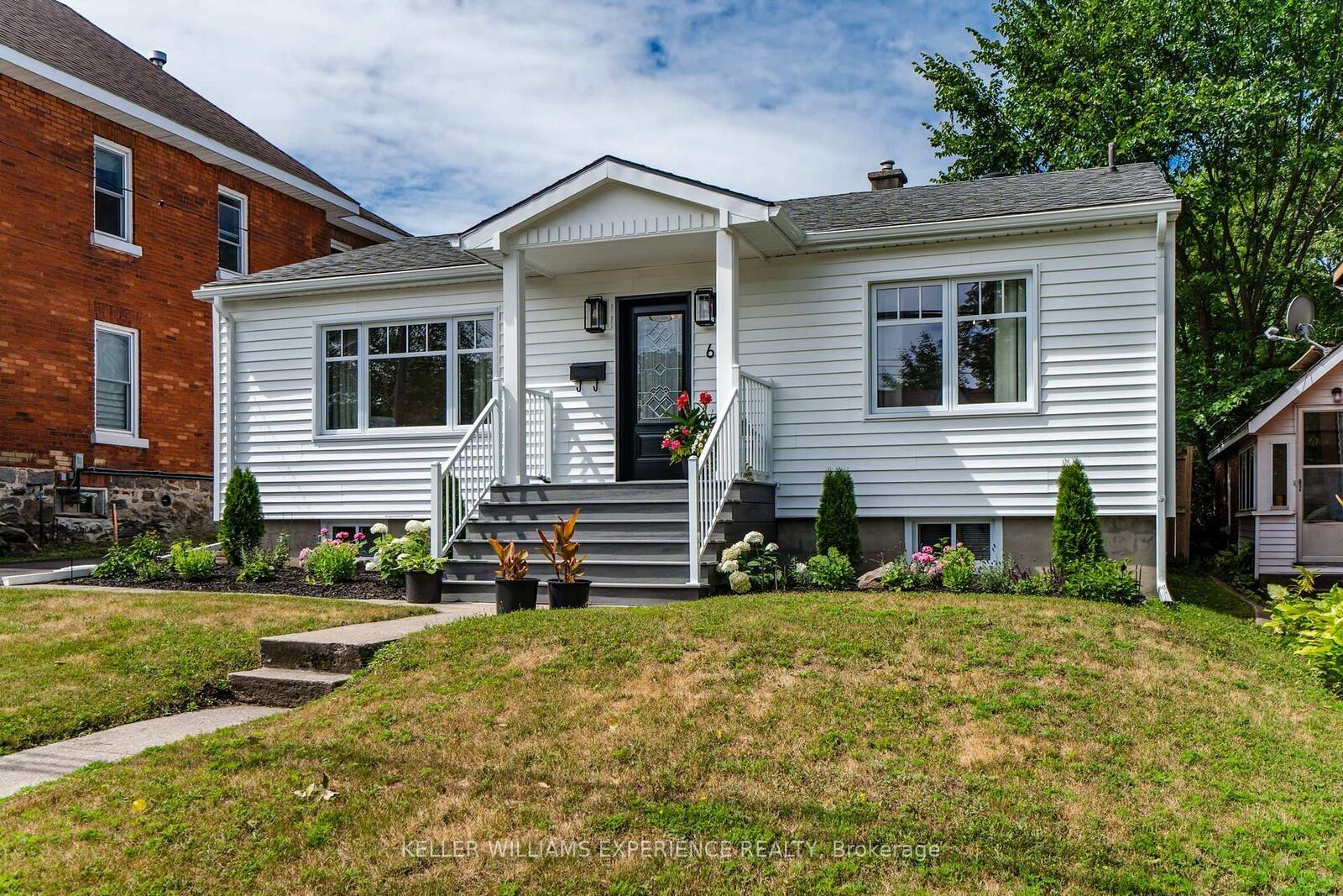 Property Photo: 66 Fifth Street ON L4R 3V3