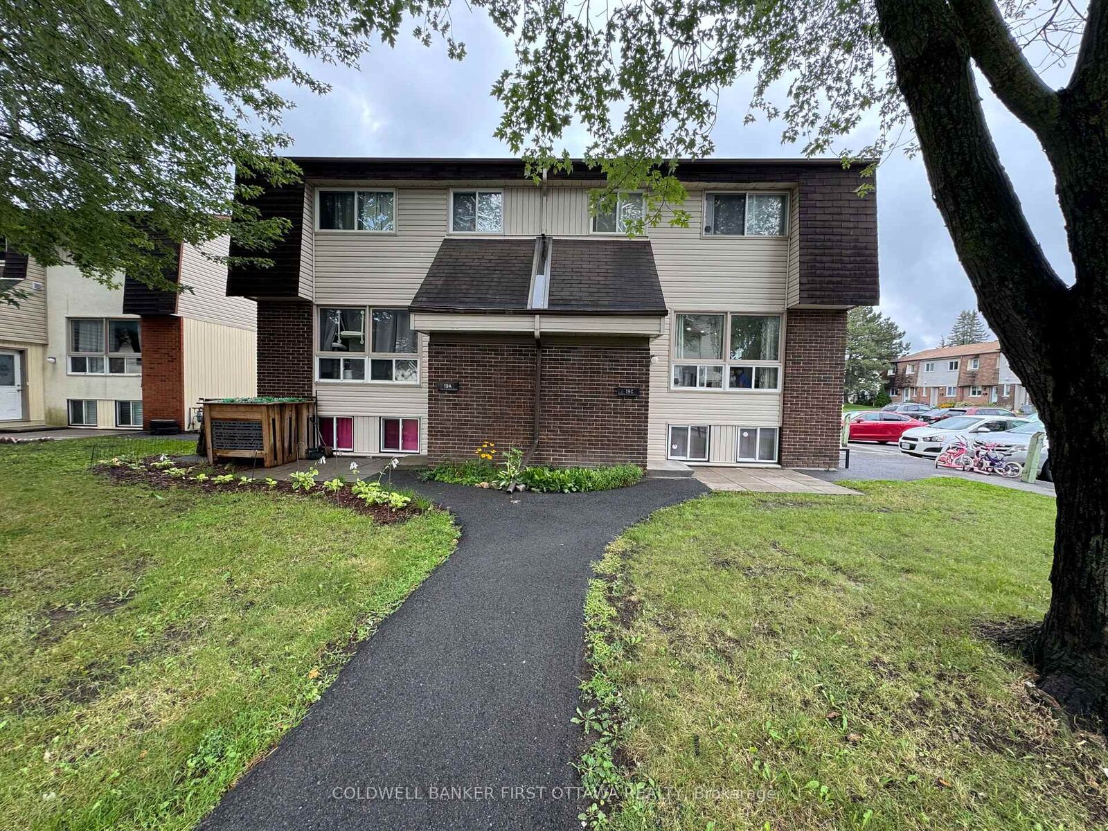 Property Photo: 19C Sonnet Crescent ON K2H 8W8