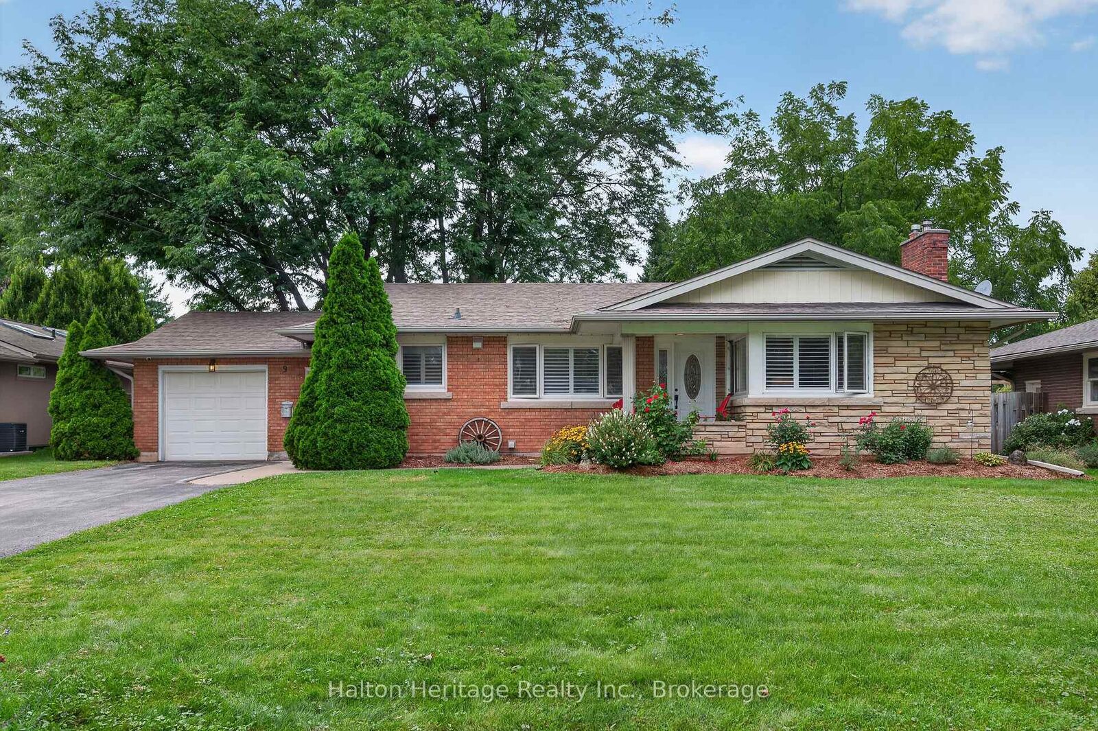 Property Photo:  9 Strathearn Avenue  ON L3M 3A5 