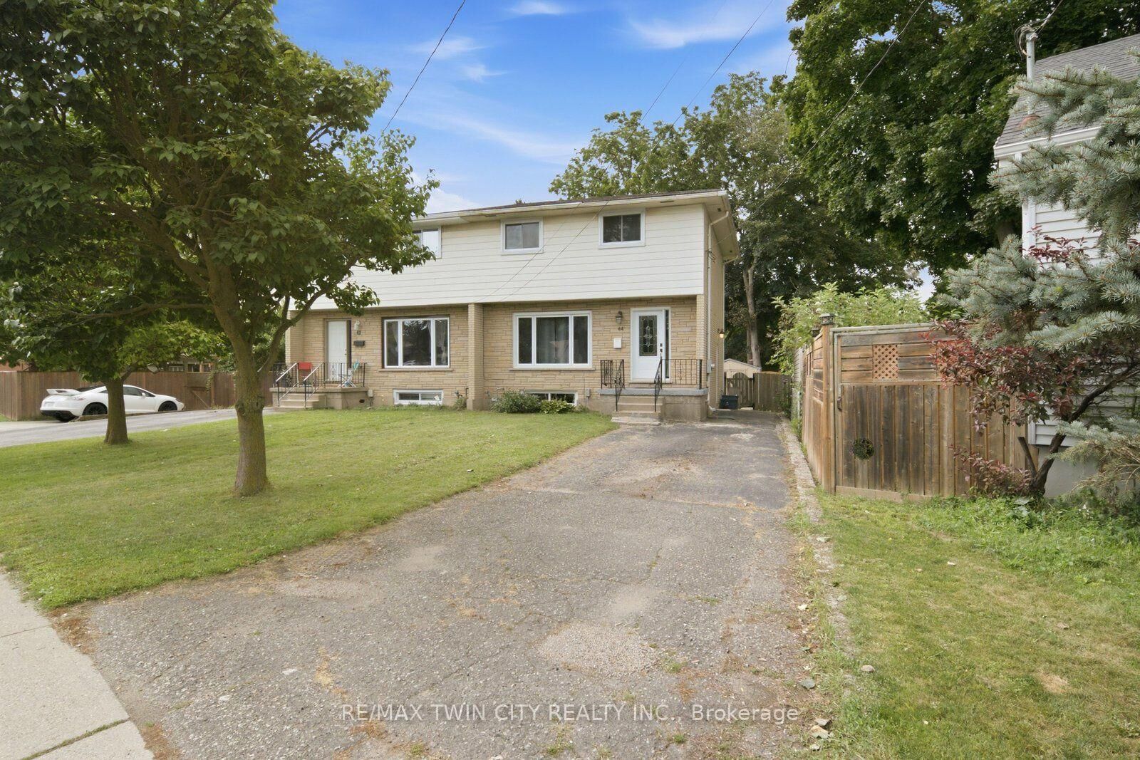 Property Photo:  44 Stanley Street  ON N3S 7K8 