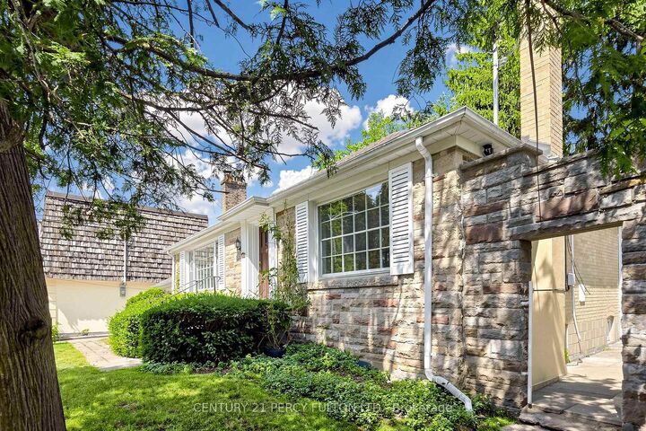 Photo de la propriété:  50 Plymbridge Road  ON M2P 1A3 