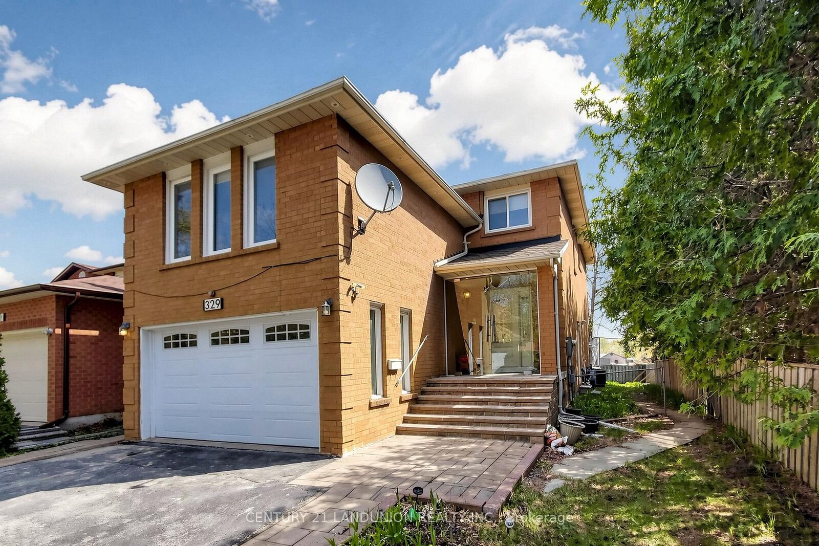 Photo de la propriété: 329 Atha Avenue ON L4C 6A8