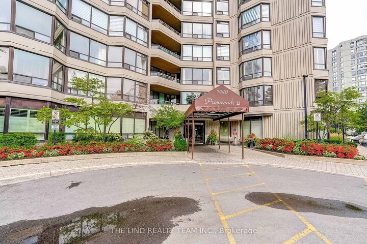Property Photo: 7440 Bathurst Street 1402 ON L4J 7K8