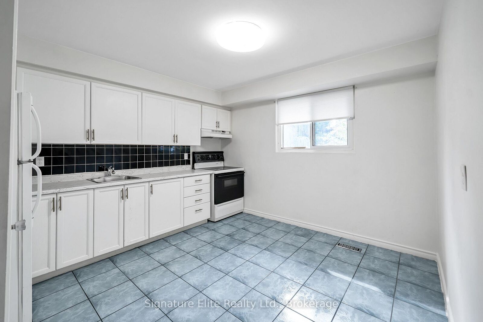 Property Photo:  730 Cedar Street 7  ON L1H 4M7 