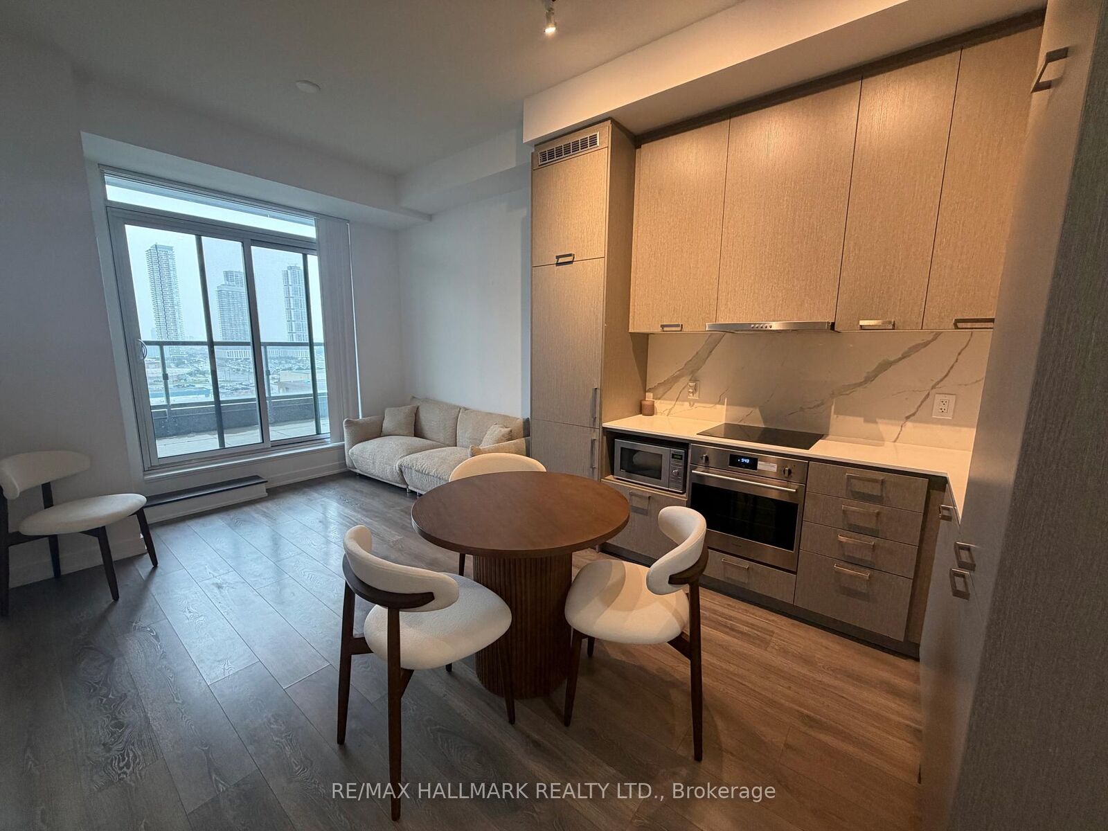 Property Photo:  38 Honeycrisp Crescent 1215  ON L4K 0M8 