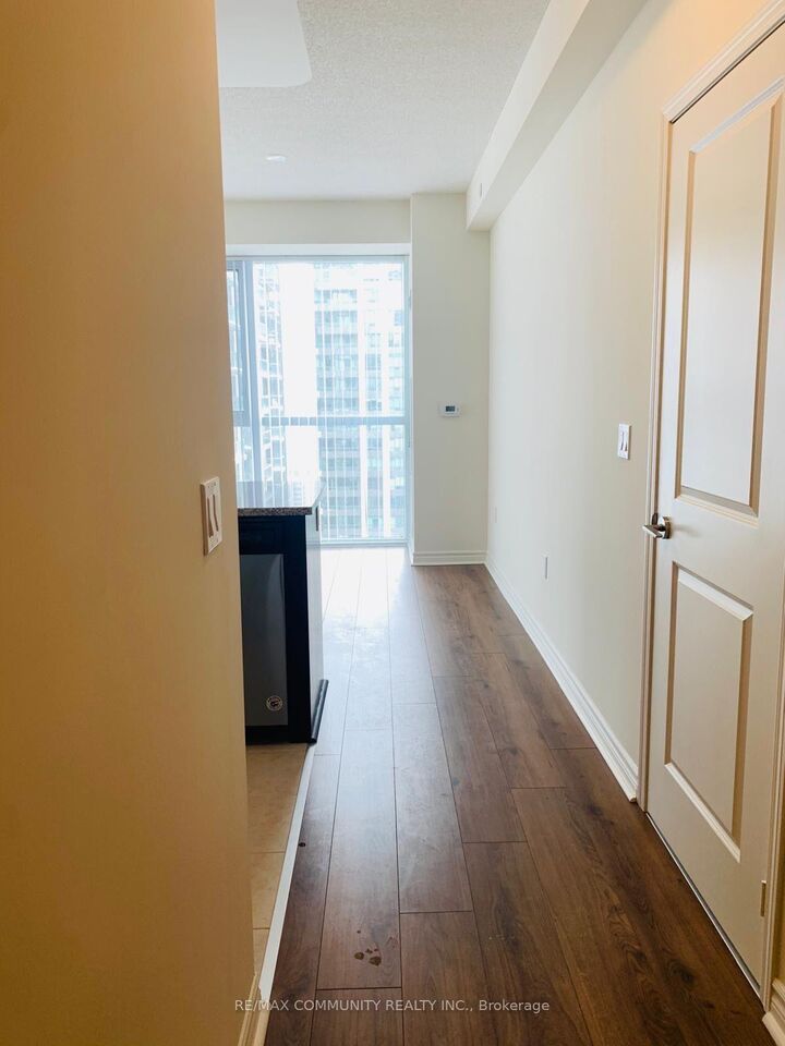 Property Photo:  349 Rathburn Road 1806  ON L5B 0G9 