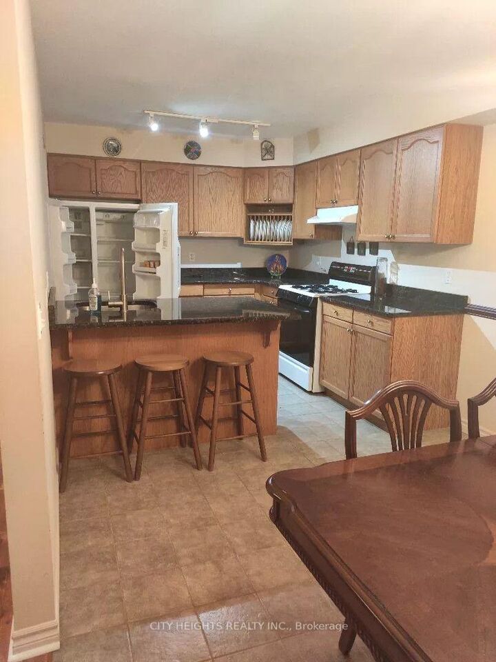 Property Photo:  1058 Lexington Circle Upper  ON N8S 4T3 