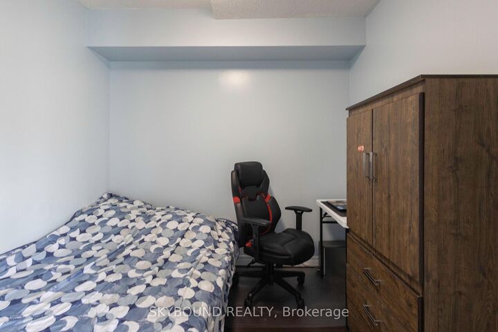 Property Photo: 3043 Finch Avenue W 2033 ON M9M 0A4