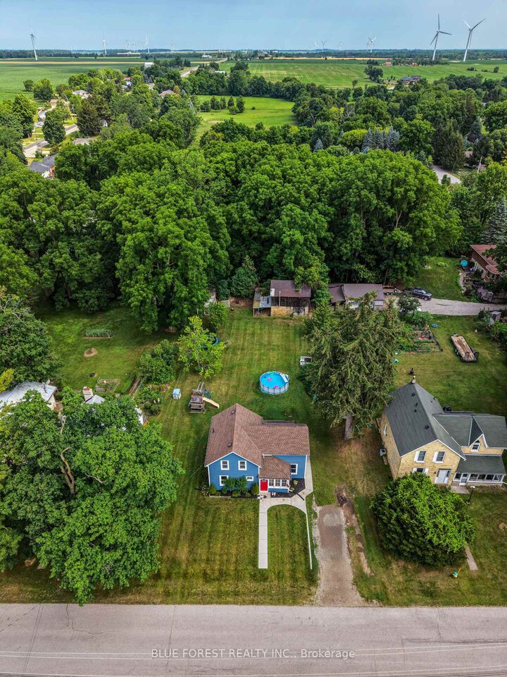 Property Photo:  9 Union Street E  ON N0M 1B0 