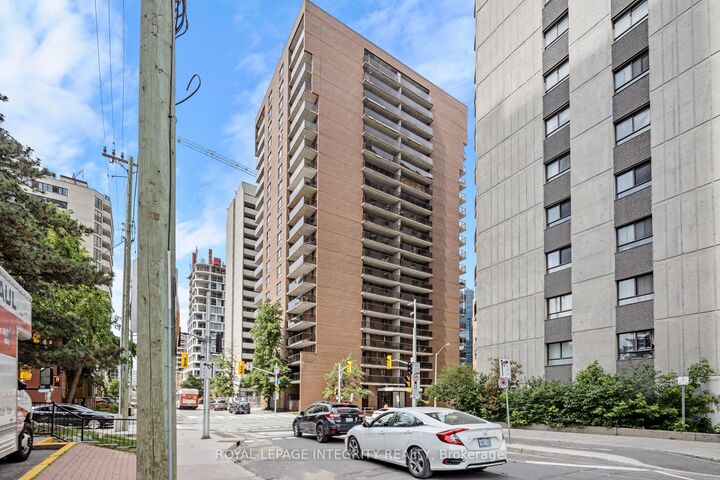 Property Photo:  475 Laurier Avenue W 2001  ON K1R 7X1 