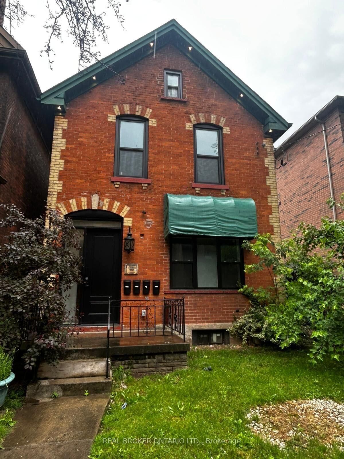 Property Photo:  30 Victoria Avenue N  ON L8L 5E1 
