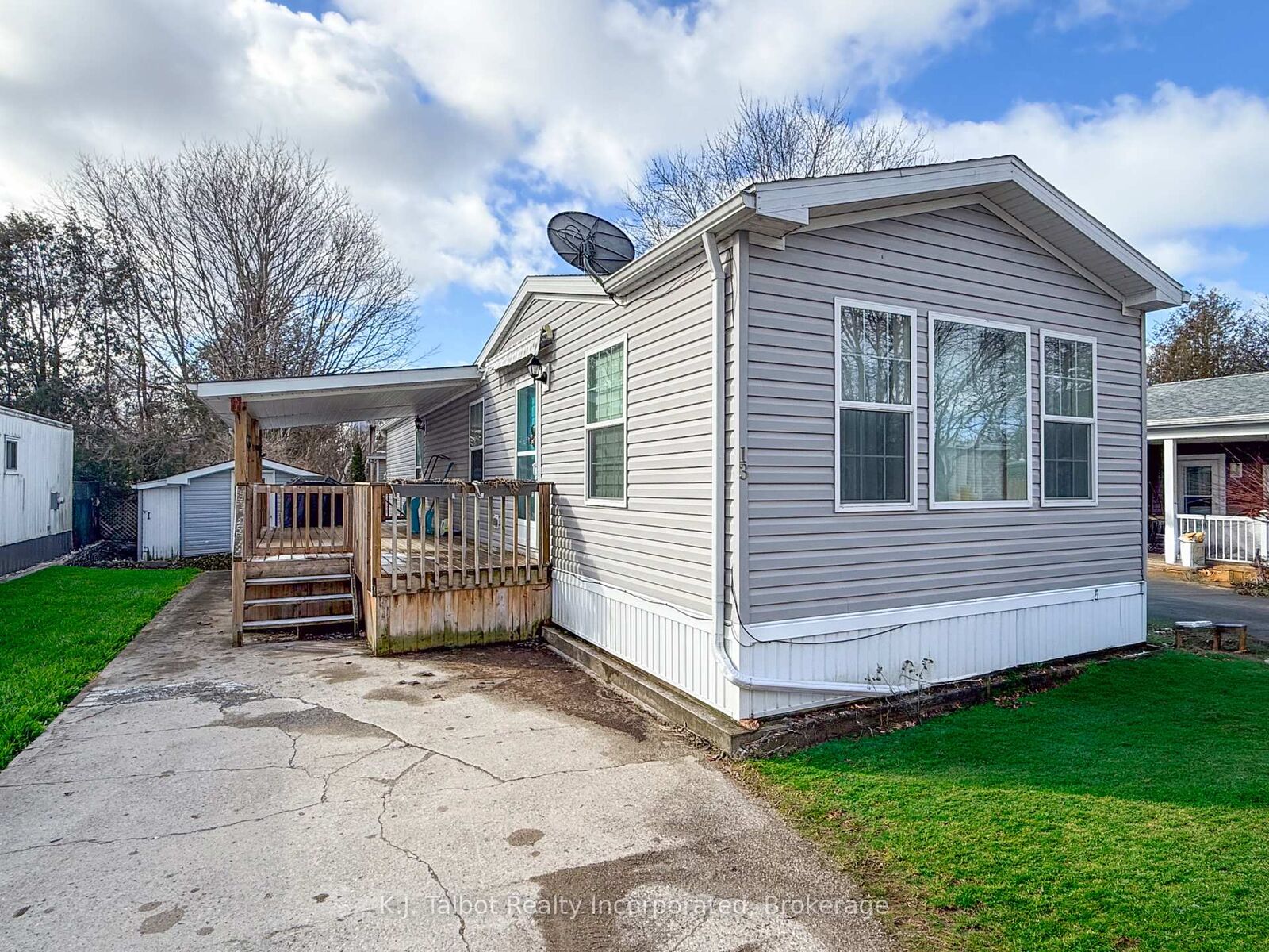 Property Photo:  13 Sutton Drive  ON N7A 3Y3 