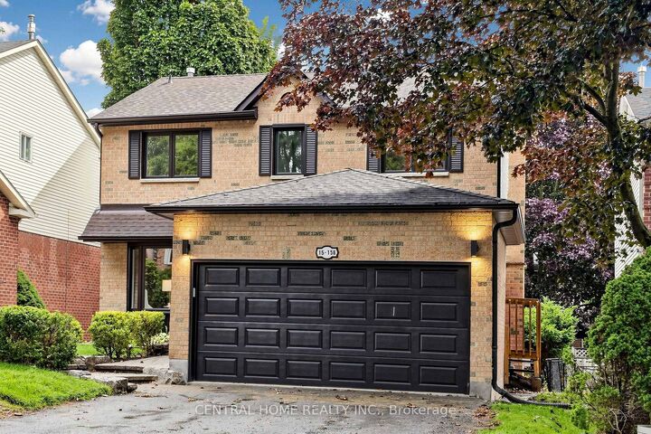 Property Photo: 15 Closs Square ON L4G 5H9