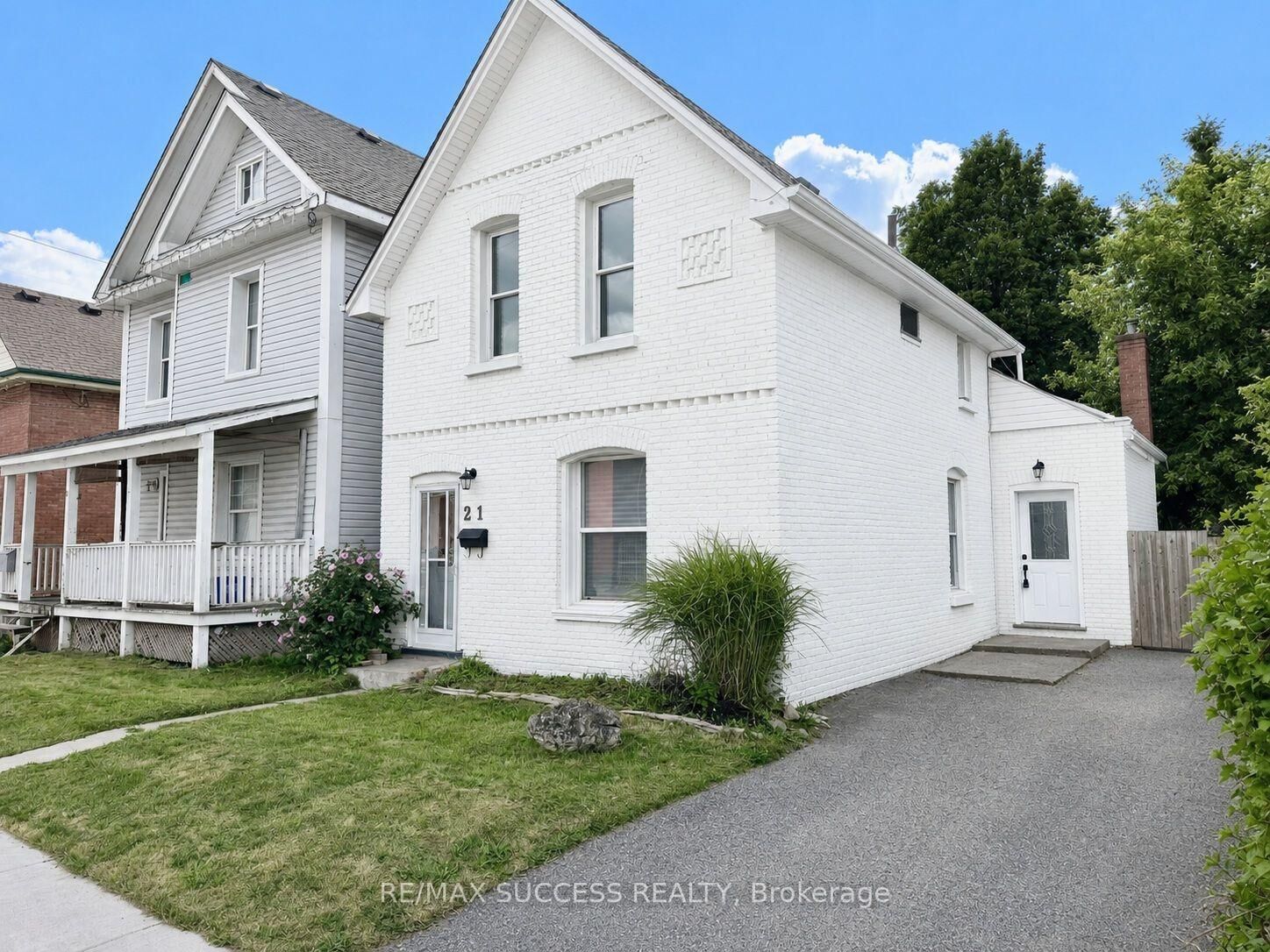 Property Photo:  21 Webling Street  ON N3S 2S8 