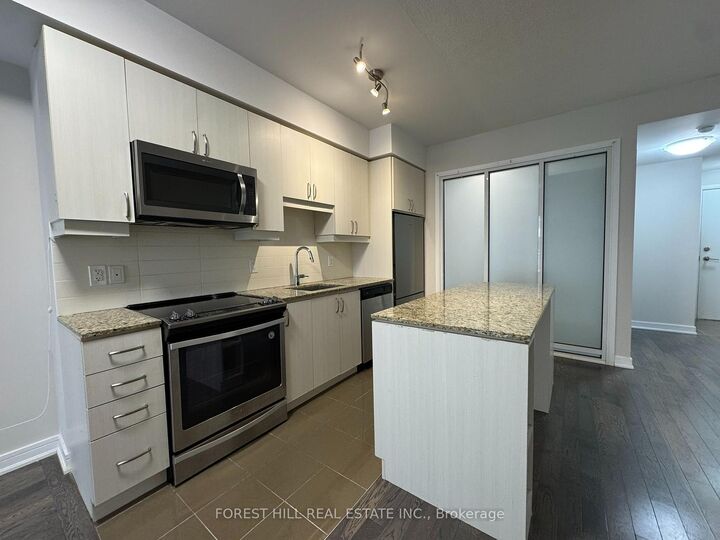 Property Photo:  9201 Yonge Street NW 208  ON L4C 1H9 