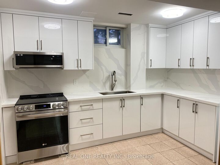 Property Photo:  1 Addison Street  ON L4C 7M2 