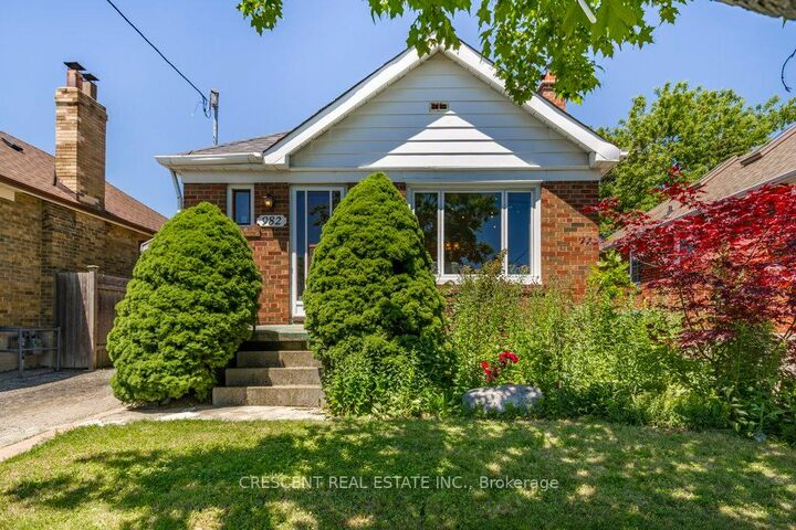 Property Photo: 982 Briar Hill Avenue ON M6B 1M3