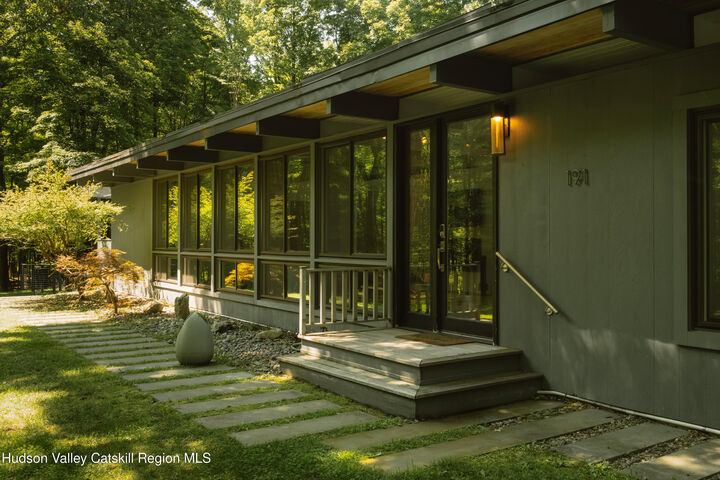 Property Photo:  191 Ridge  NY 12481 