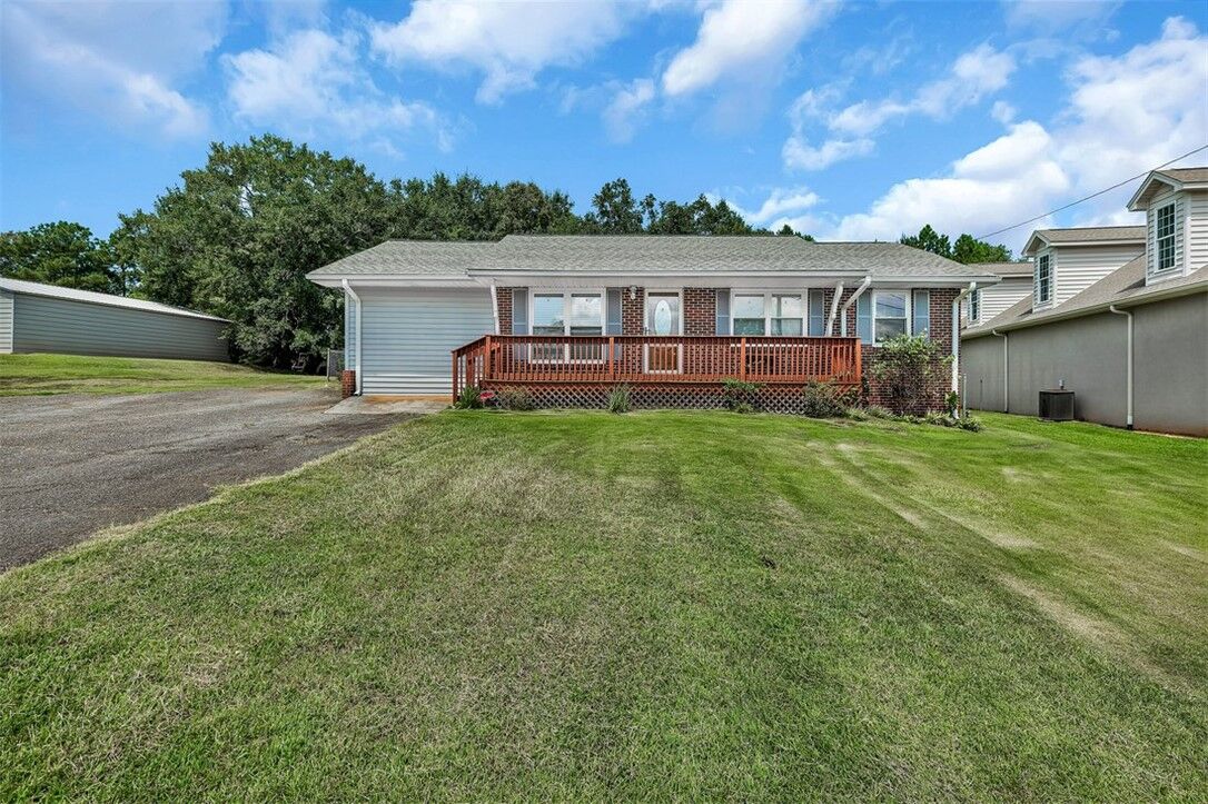 Property Photo:  213 Jackson Circle  SC 29625 