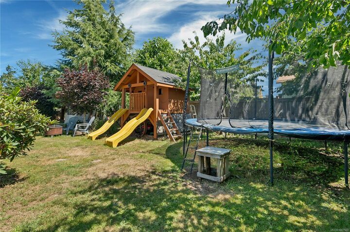 Property Photo: 885 Shellbourne Blvd BC V9W 4Z7