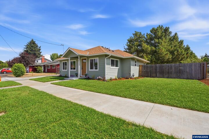 Property Photo: 235 Cleveland St OR 97355