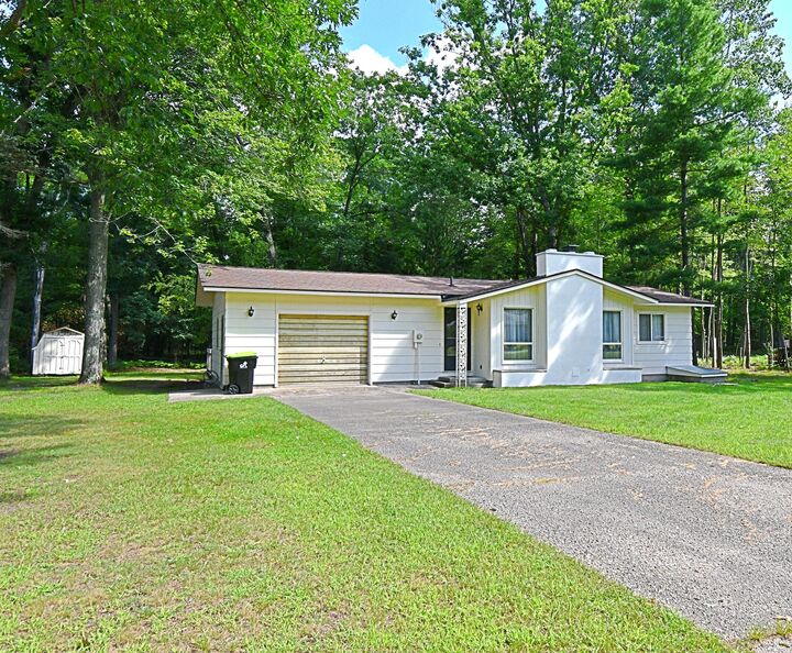 Property Photo:  1064 Leeward Lane  MI 48656 