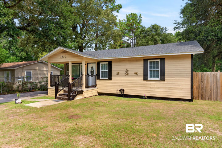 Property Photo: 5852 University Avenue AL 36618