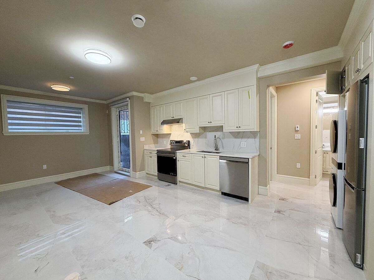 Property Photo:  38xx W 36th Avenue 2  BC V6N 2S5 