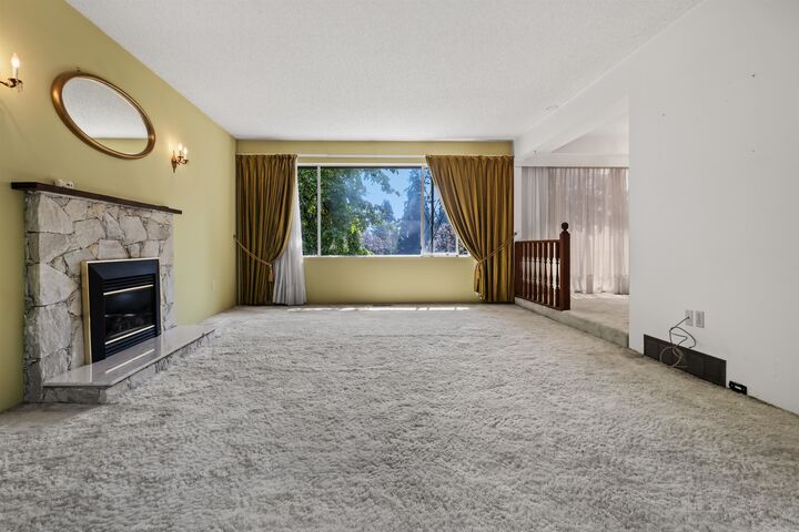 Property Photo: 525 E Braemar Road BC V7N 4C4
