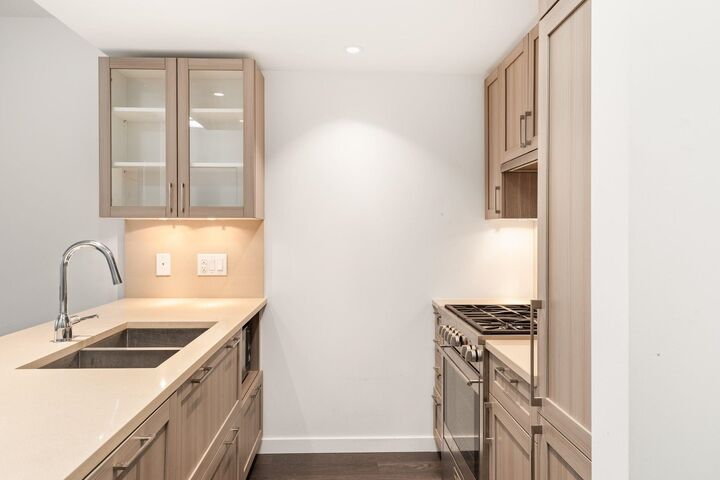 Property Photo: 5598 Ormidale Street 621 BC V5R 0E5