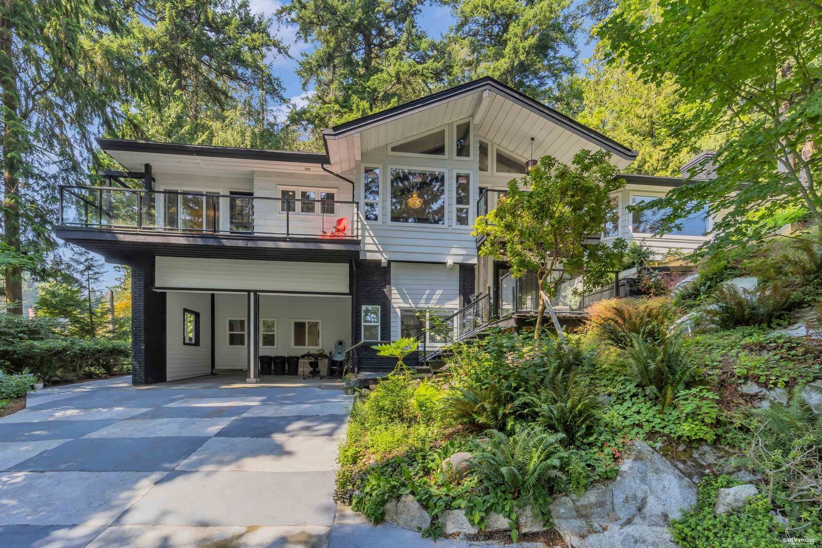 Property Photo: 4621 Caulfeild Drive BC V7W 1E9