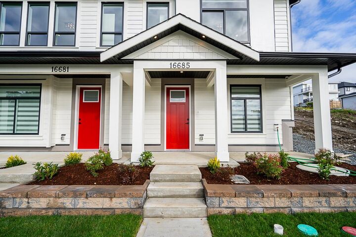 16685 16 Avenue — photo 1