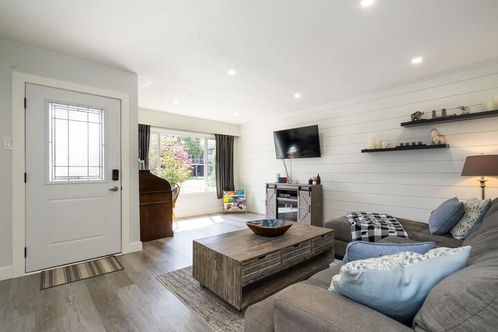 Property Photo: 15669 20 Avenue BC V4A 2A7