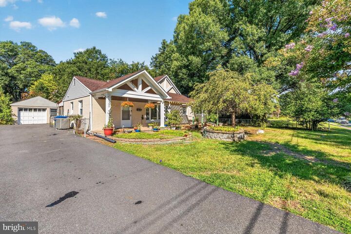 Property Photo: 6702 Lenclair Street VA 22306