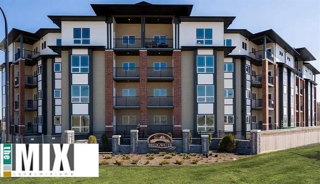 Property Photo: 10 Hill Grove Point MB R3Y 0V6