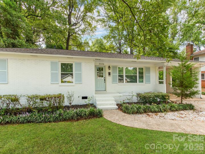 Property Photo: 3326 Bonneville Drive NC 28205
