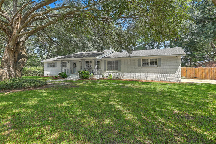 Property Photo: 119 Madison Avenue SC 29456