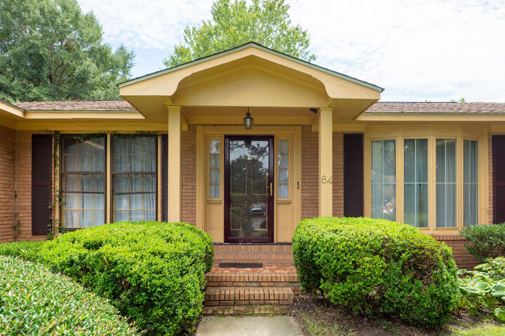 Property Photo:  64 Shrewsbury Road  SC 29407 