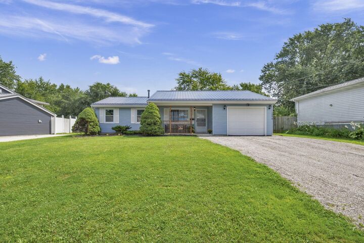 Property Photo:  1098 Colonial Avenue  OH 43302 