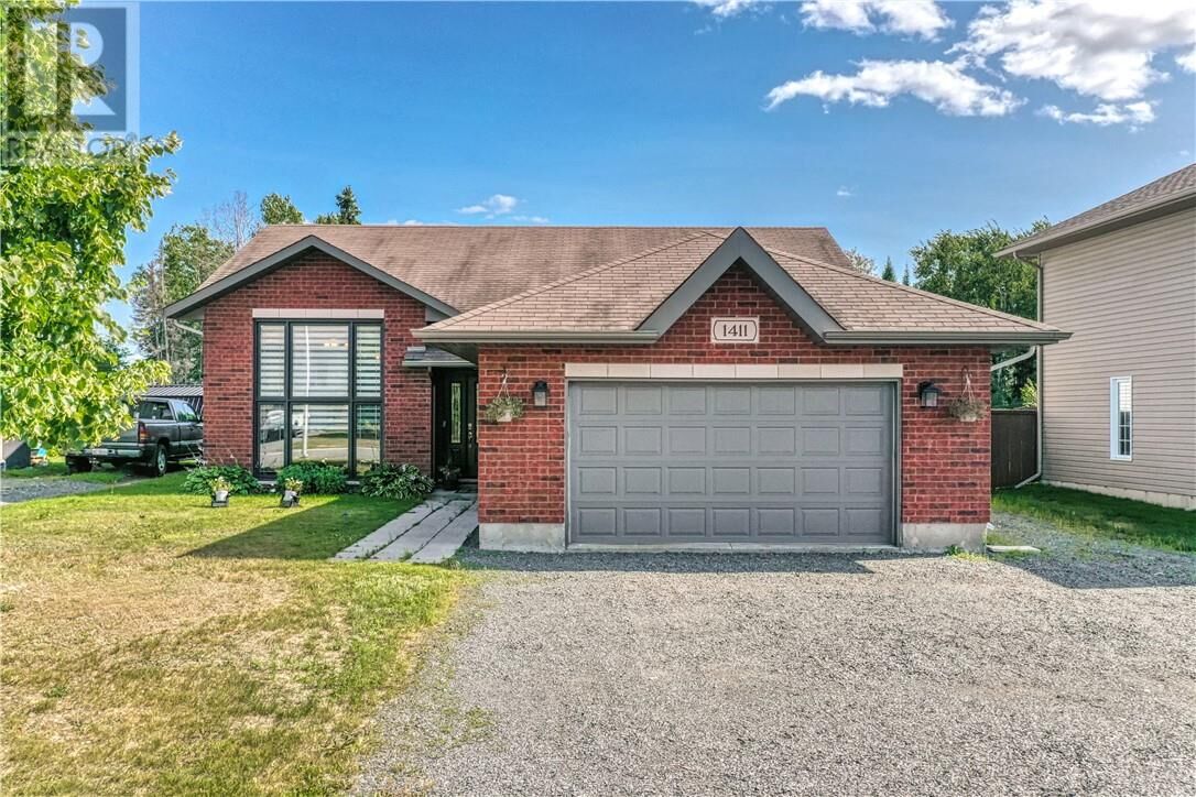 Property Photo:  1411 Jeanne D'Arc Street  ON P3P 0B9 