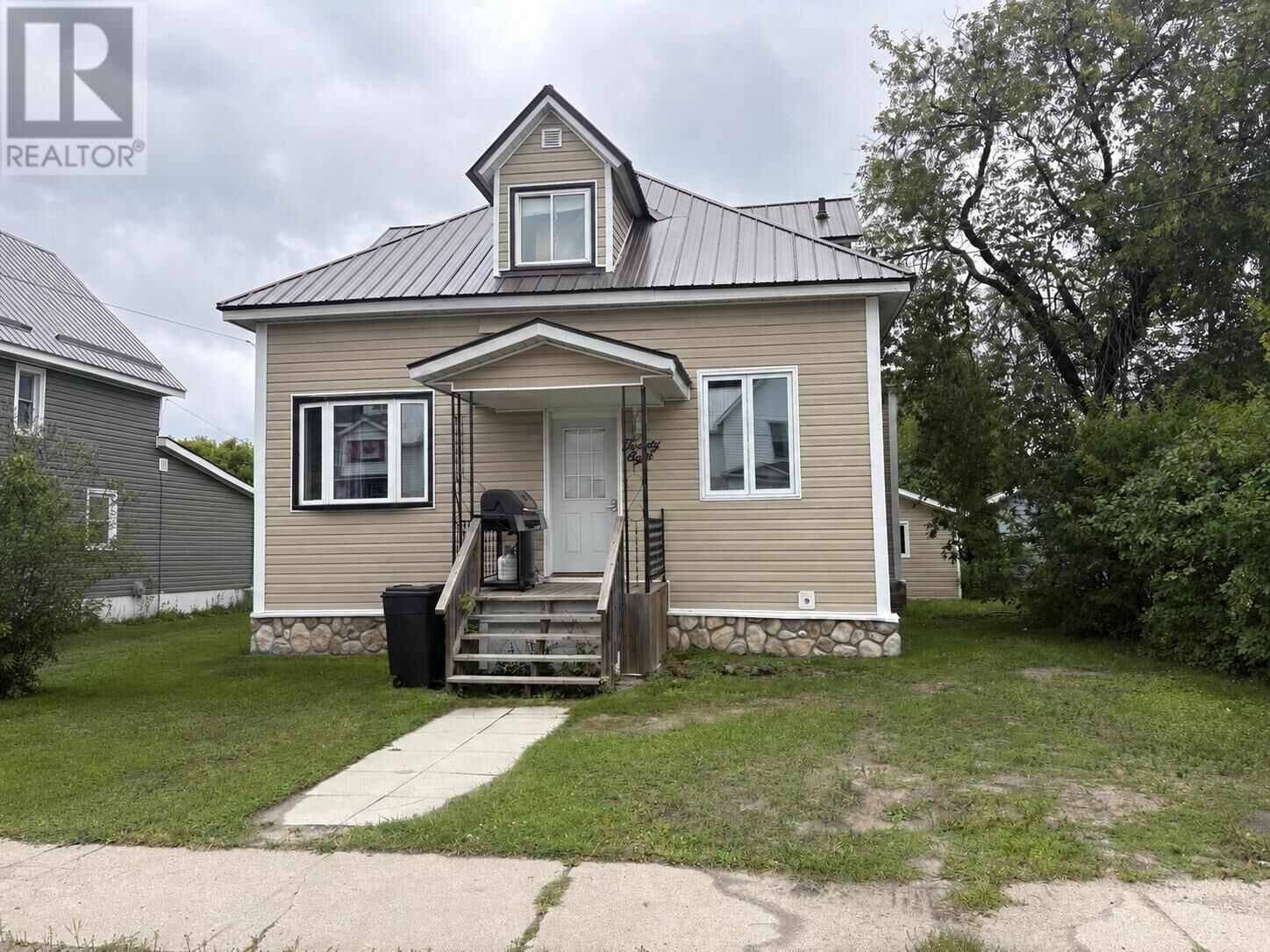Property Photo:  28 Aberdeen Street South  ON P0M 1K0 