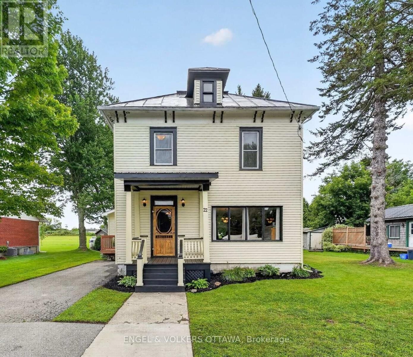Property Photo:  22 Peter Street  ON K0C 1T0 