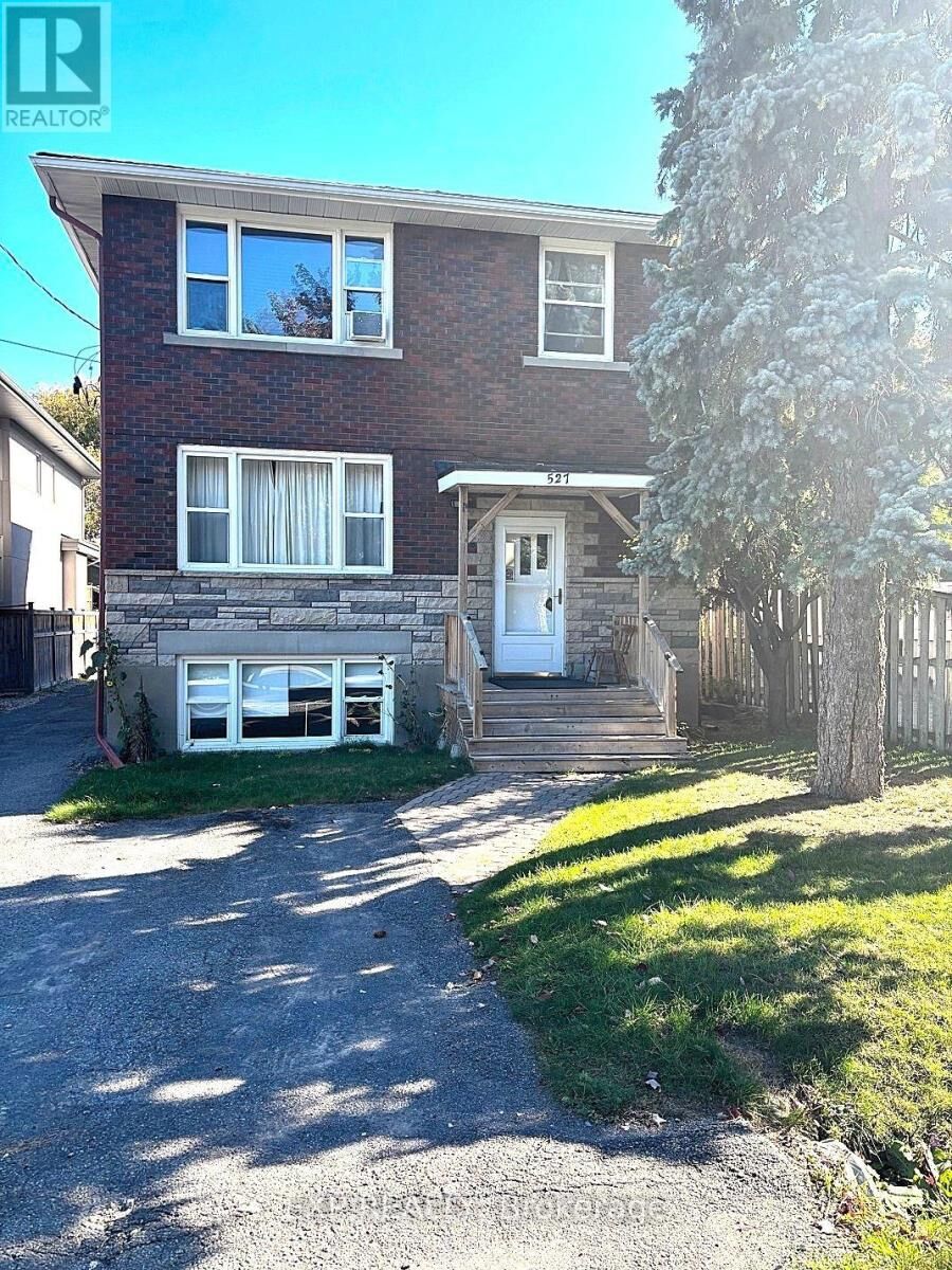 Property Photo: 527 Laderoute Avenue ON K1Z 5V9