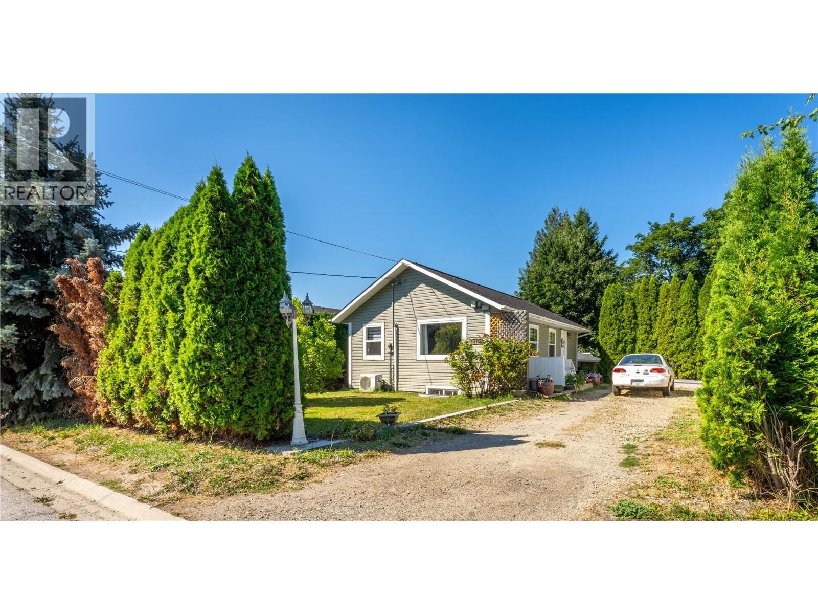 Property Photo: 215 19th Avenue South BC V0B 1G5